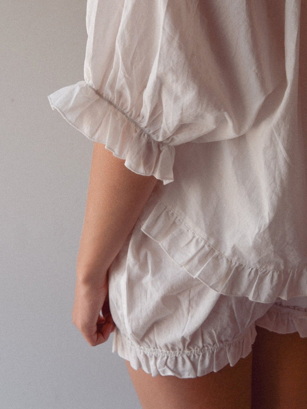 Sonderhaus Soft Winter White Romeo High Rise Ruffled Hem Cotton Bloomer Shorts - Picture 7 of 15